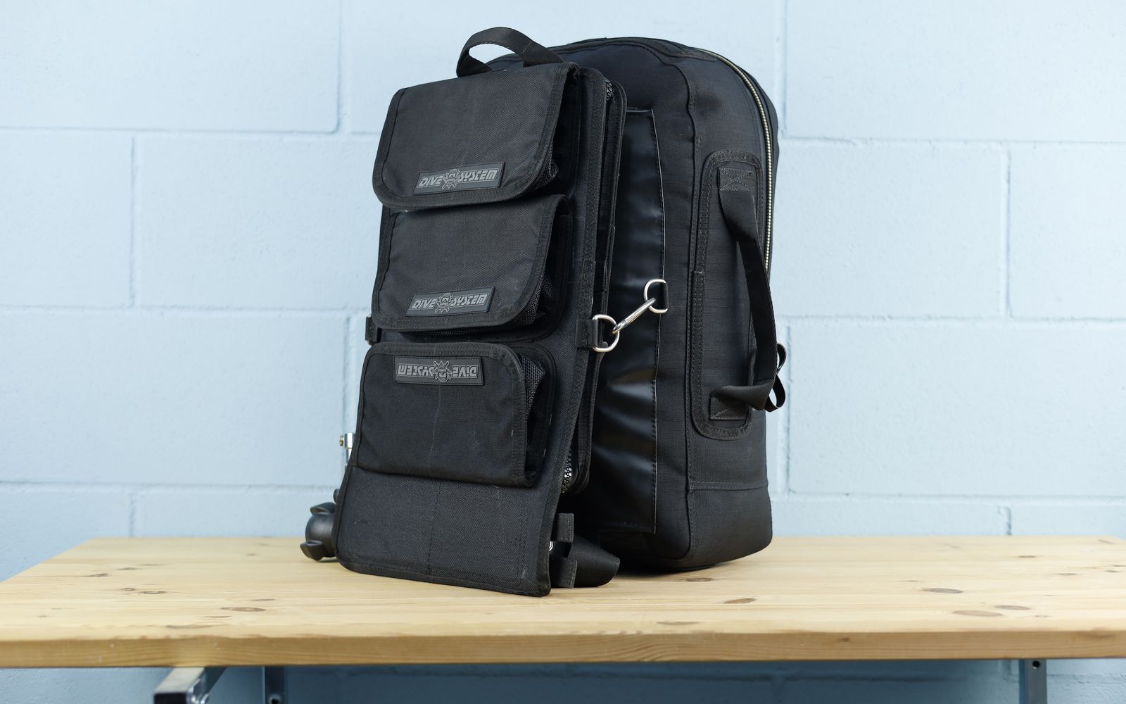DiveSystem MilPro LEGIO dry backpack + BCS, Backpack and BCS joined: weight pockets facing outwards, submarine effect