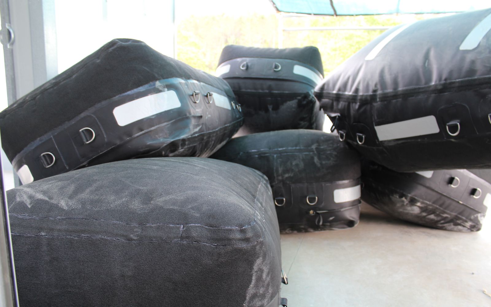 DiveSystem MilPro Dry bag for outboard motors, in use