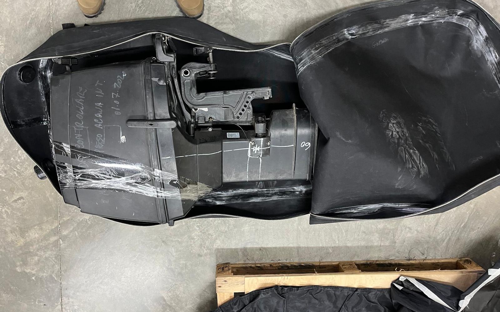 DiveSystem MilPro Dry bag for outboard motors, in use